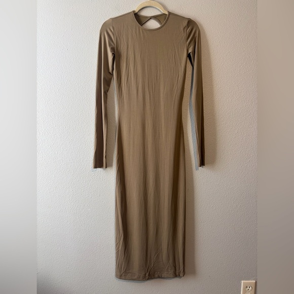 SKIMS 
Smooth Lounge Long Sleeve Open Back Dress - - Picture 3 of 5